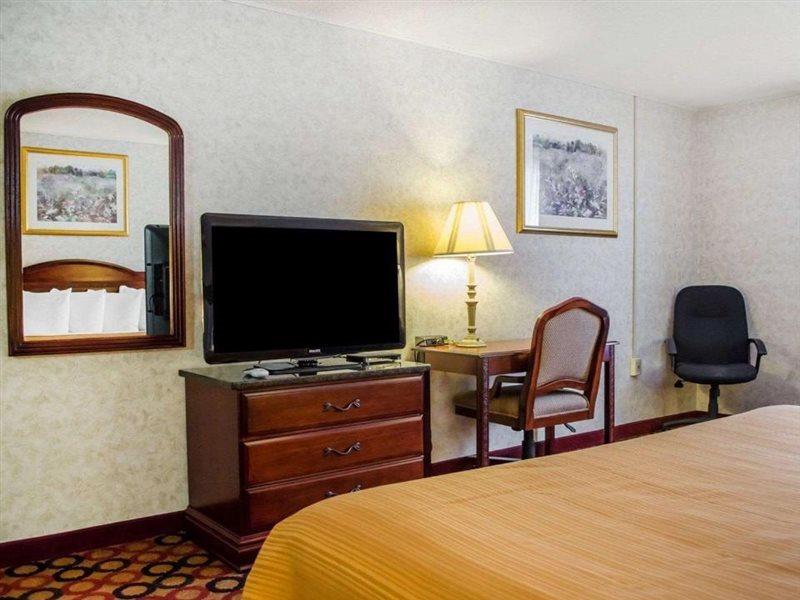 Quality Inn Enola - Harrisburg Харисбърг Екстериор снимка