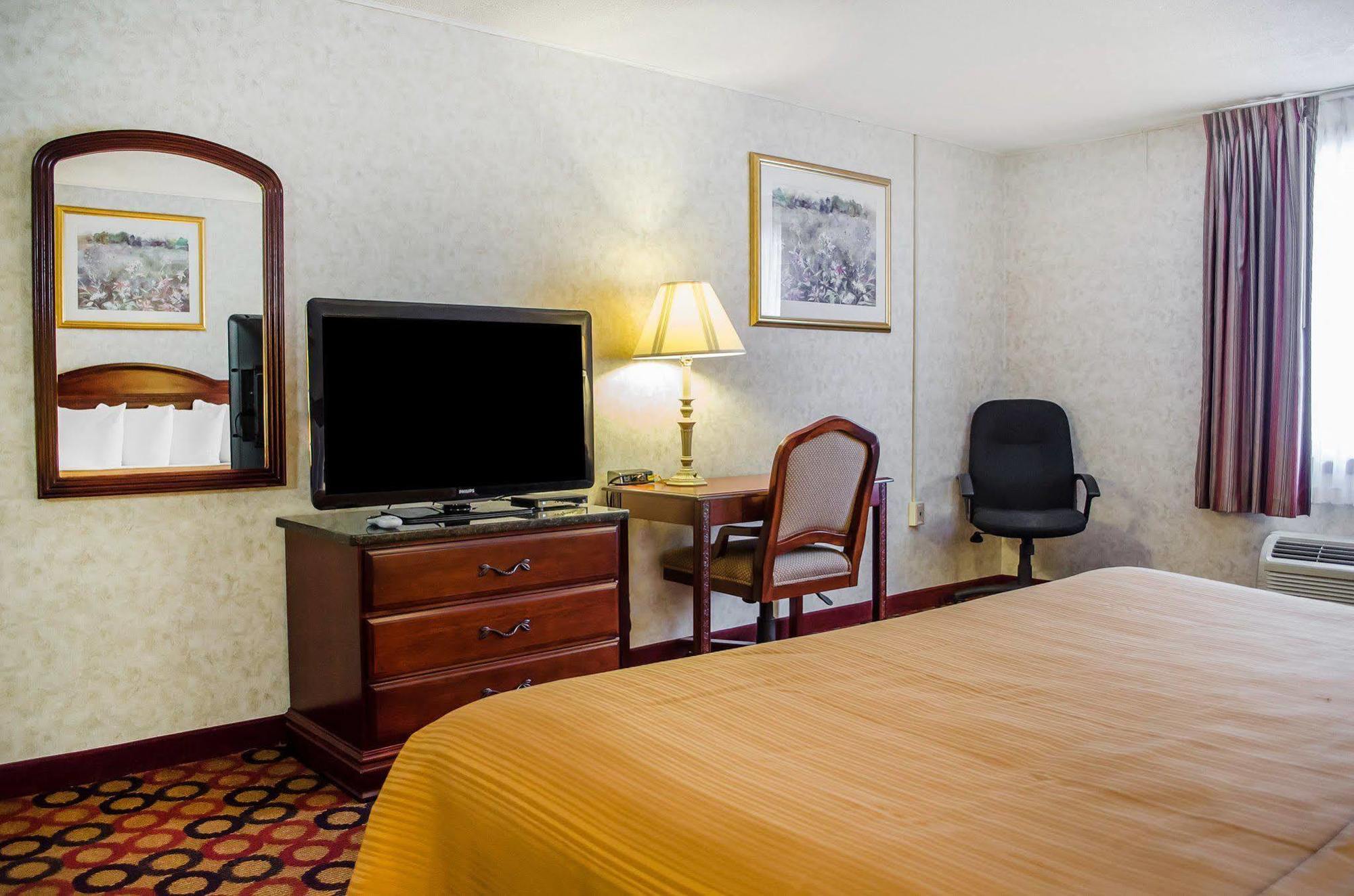 Quality Inn Enola - Harrisburg Харисбърг Екстериор снимка